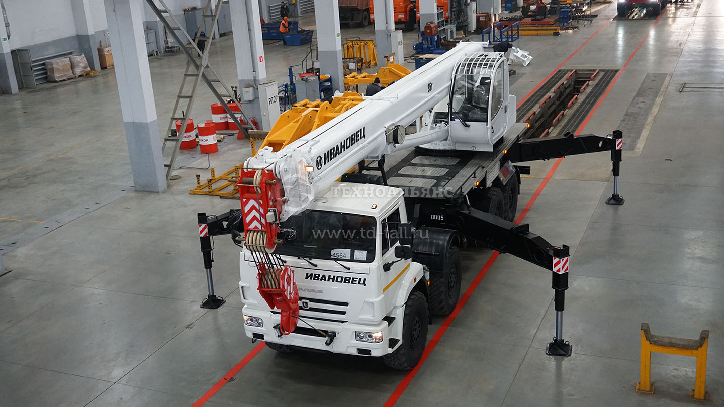 Автокран «Ивановец» КС-55735-7