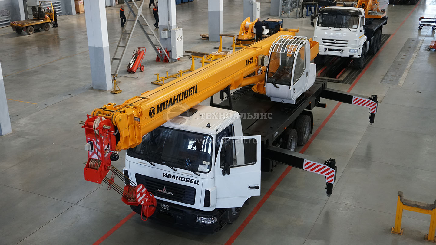 Автокран «Ивановец» КС-45717А-1Р