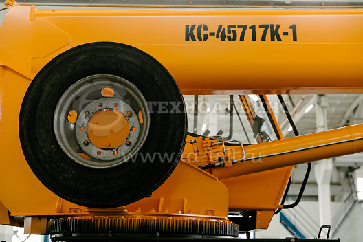 Автокран «Ивановец» КС-45717K-1М