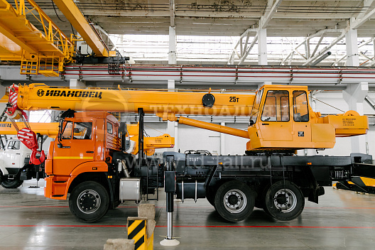 Автокран «Ивановец» КС-45717K-1В