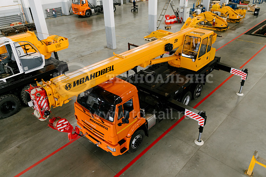 Автокран «Ивановец» КС-45717K-1В