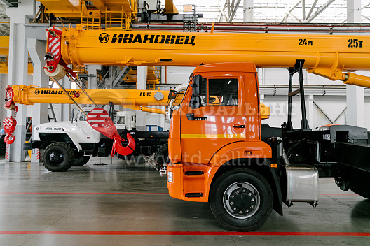Автокран «Ивановец» КС-45717K-1М
