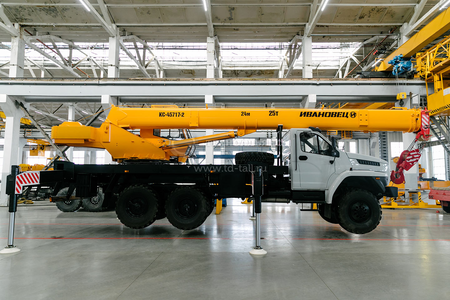 Автокран «Ивановец» КС-45717-2М (стрела 24 м)