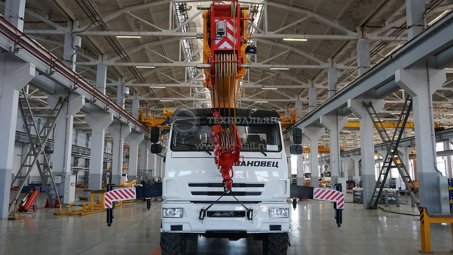 Автокран «Ивановец» КС-45717К-3Р