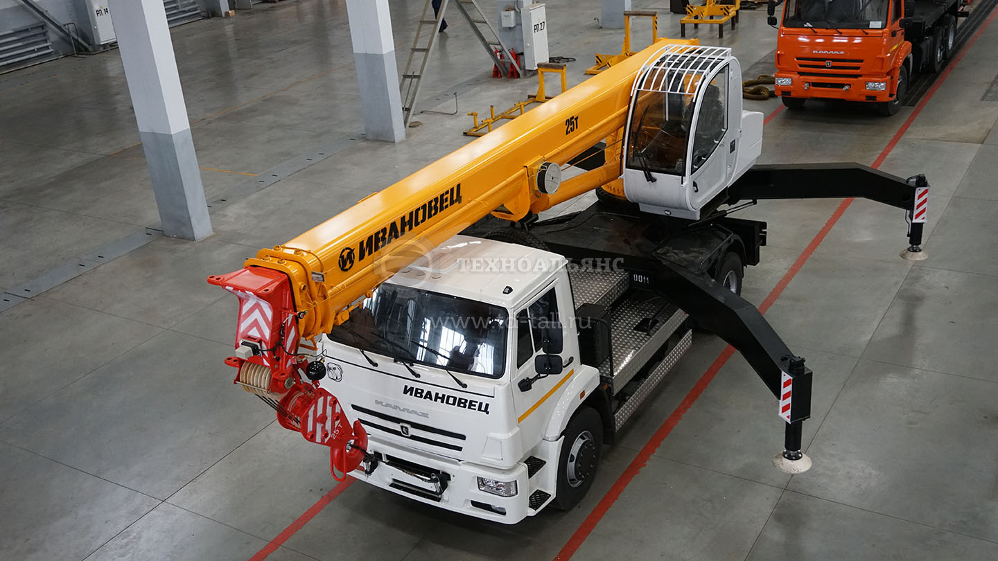 Автокран «Ивановец» КС-55744