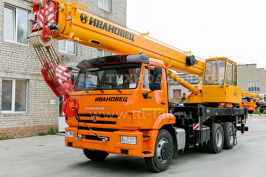 Автокран «Ивановец» КС-45717K-1В