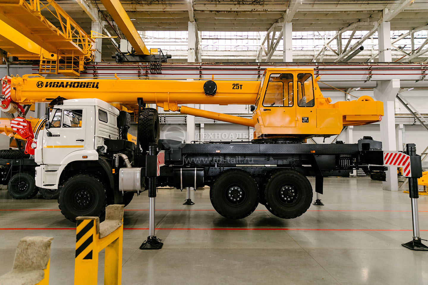 Автокран «Ивановец» КС-45717К-3В (стрела 21 м)