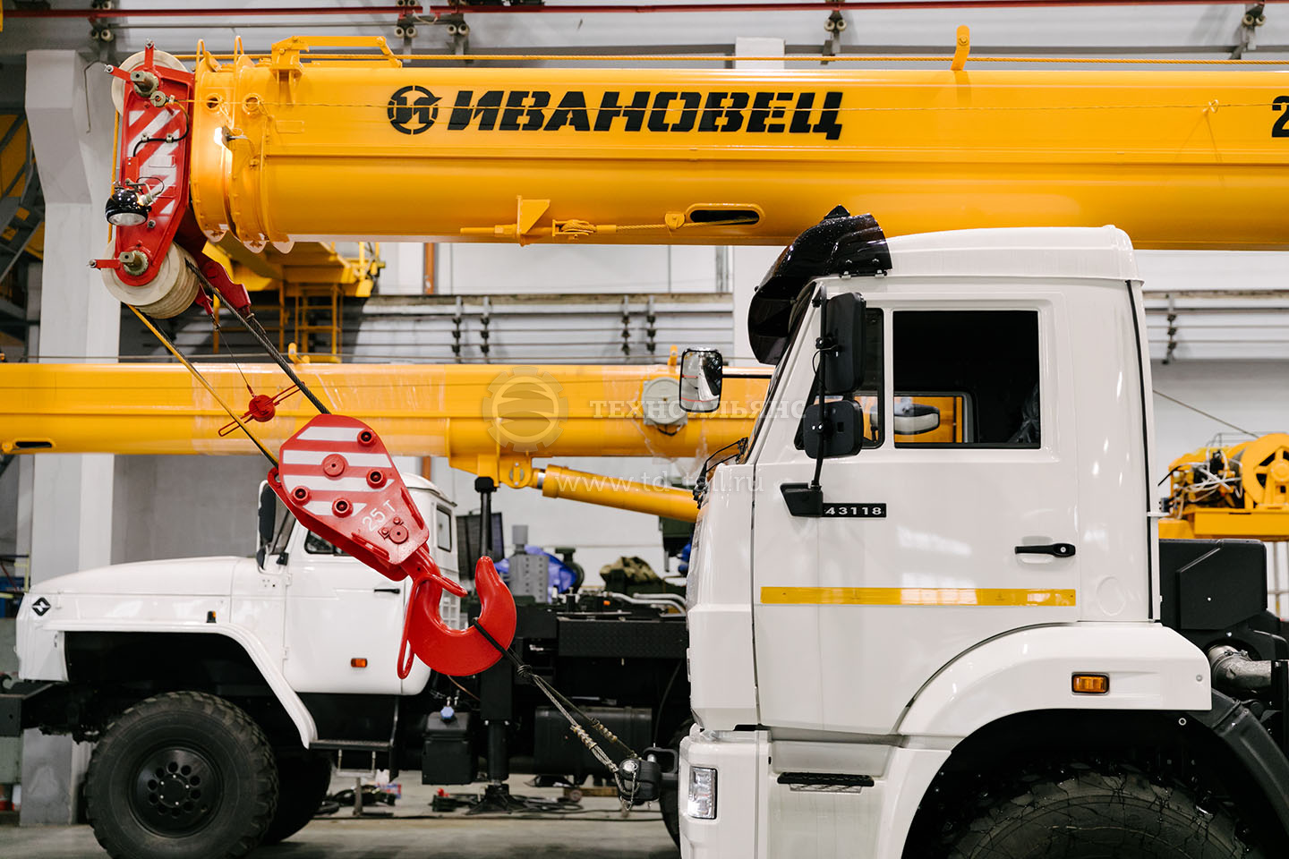 Автокран «Ивановец» КС-45717К-3М (стрела 22 м)
