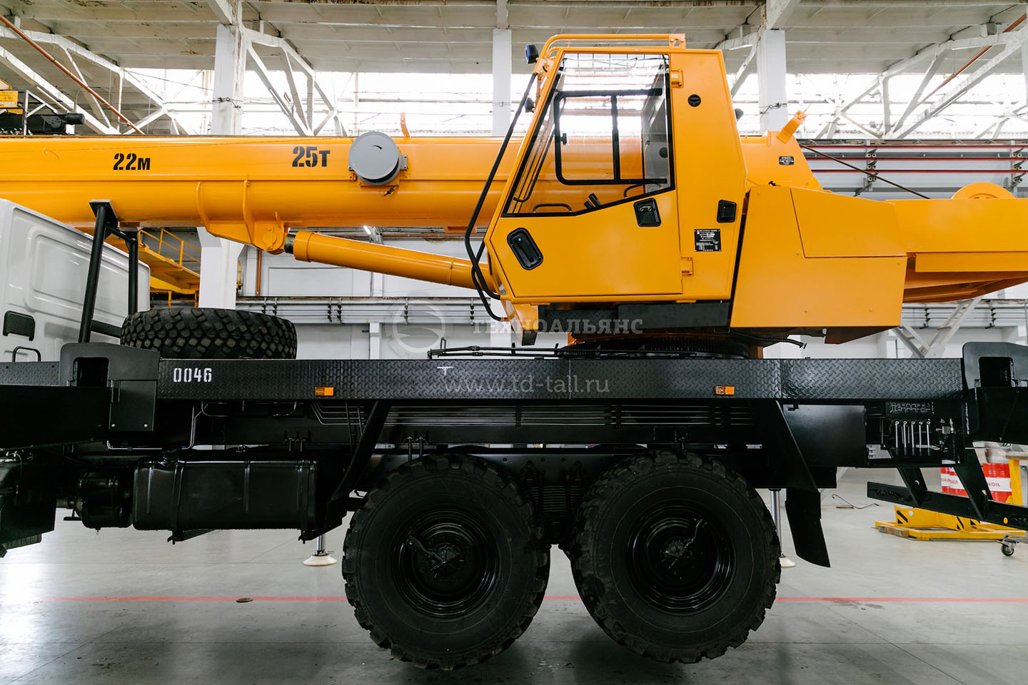 Автокран «Ивановец» КС-45717-2М (стрела 22 м)