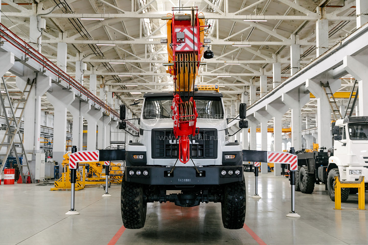 Автокран «Ивановец» КС-45717-2М (стрела 24 м)