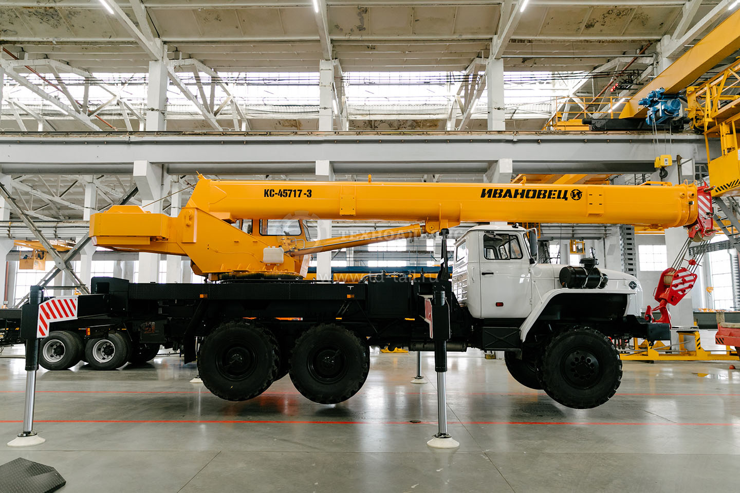Автокран «Ивановец» КС-45717-3В