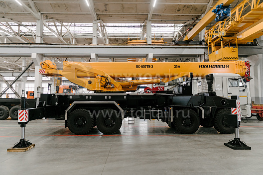 Автокран «Ивановец» КС-6577К-3