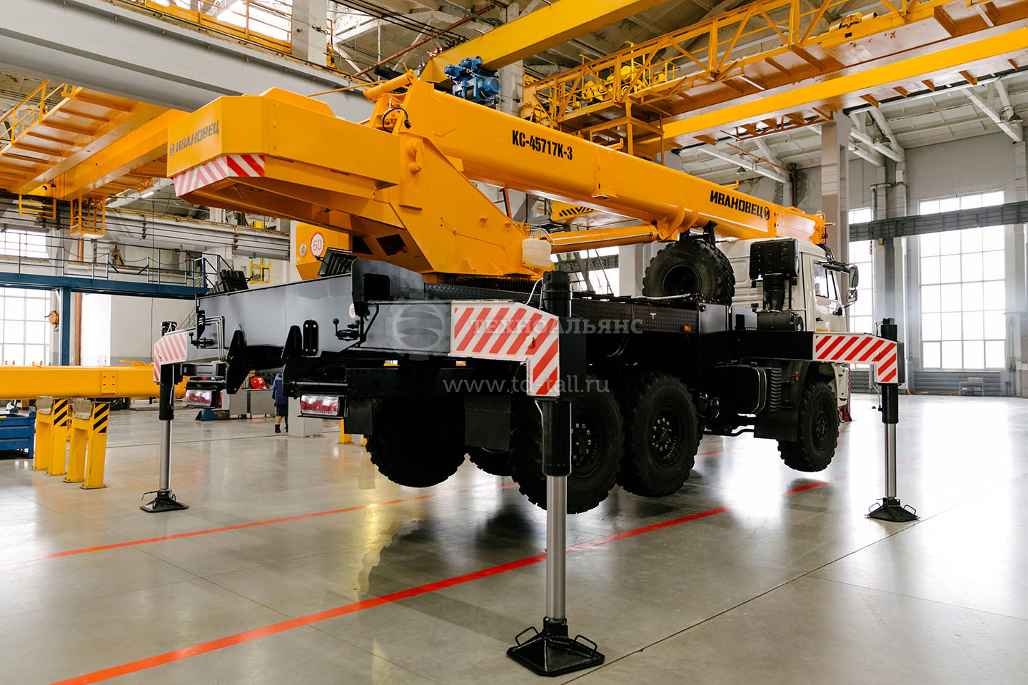Автокран «Ивановец» КС-45717К-3В (стрела 21 м)
