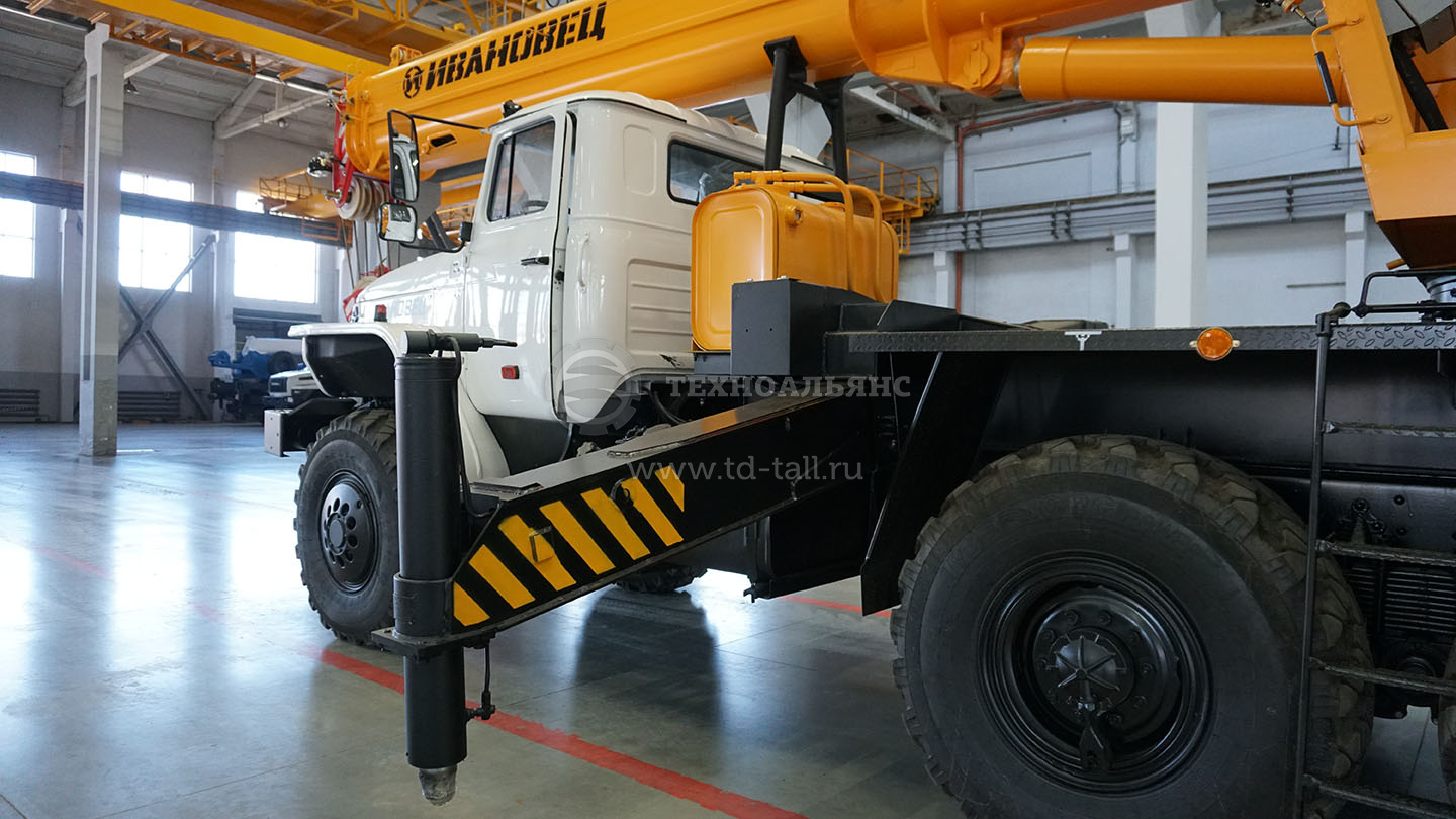 Автокран «Ивановец» КС-35714