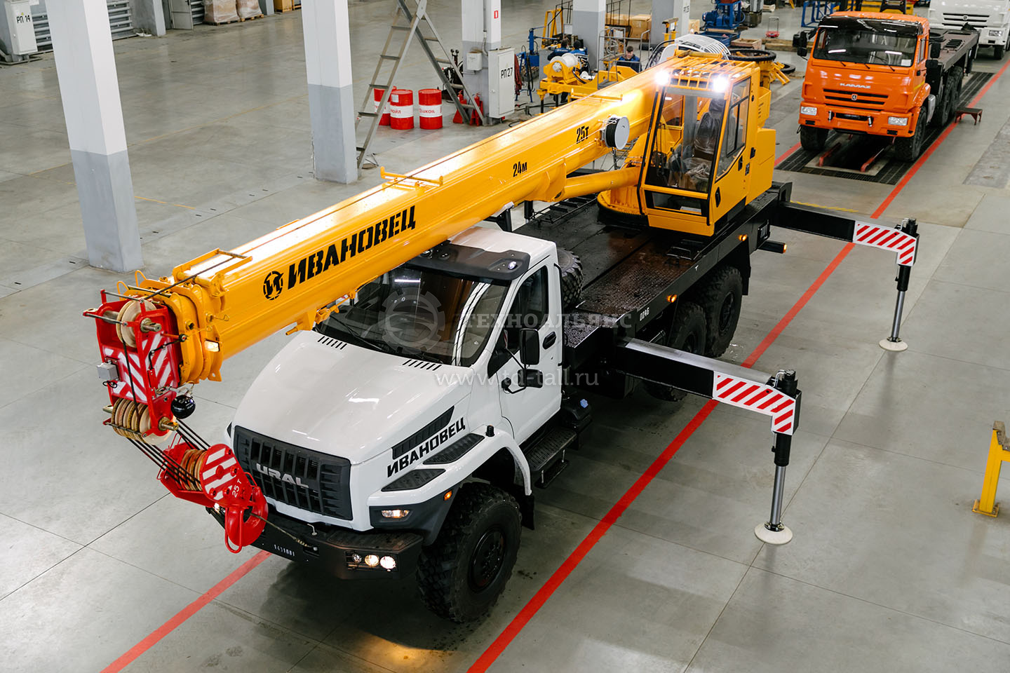 Автокран «Ивановец» КС-45717-2М (стрела 24 м)