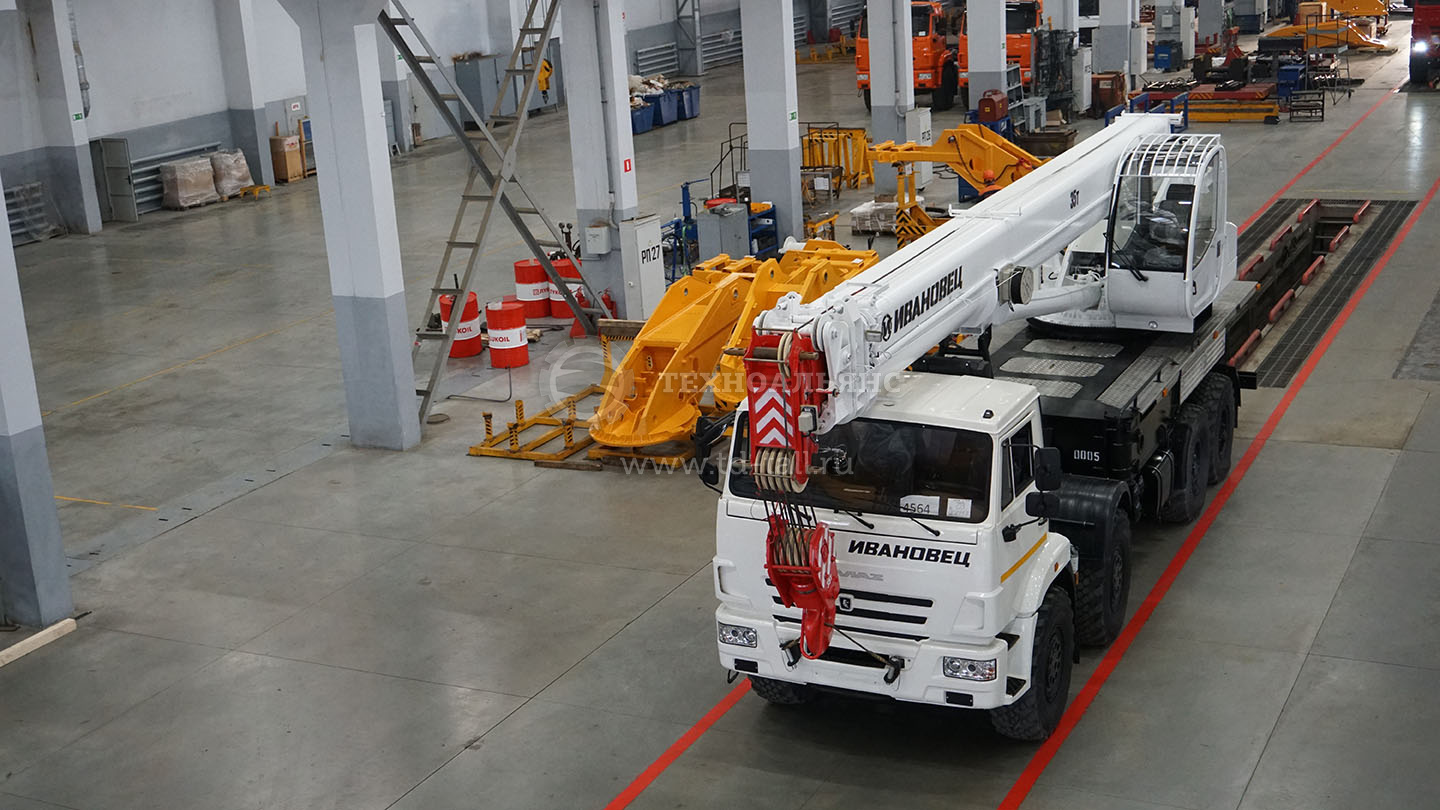 Автокран «Ивановец» КС-55735-7