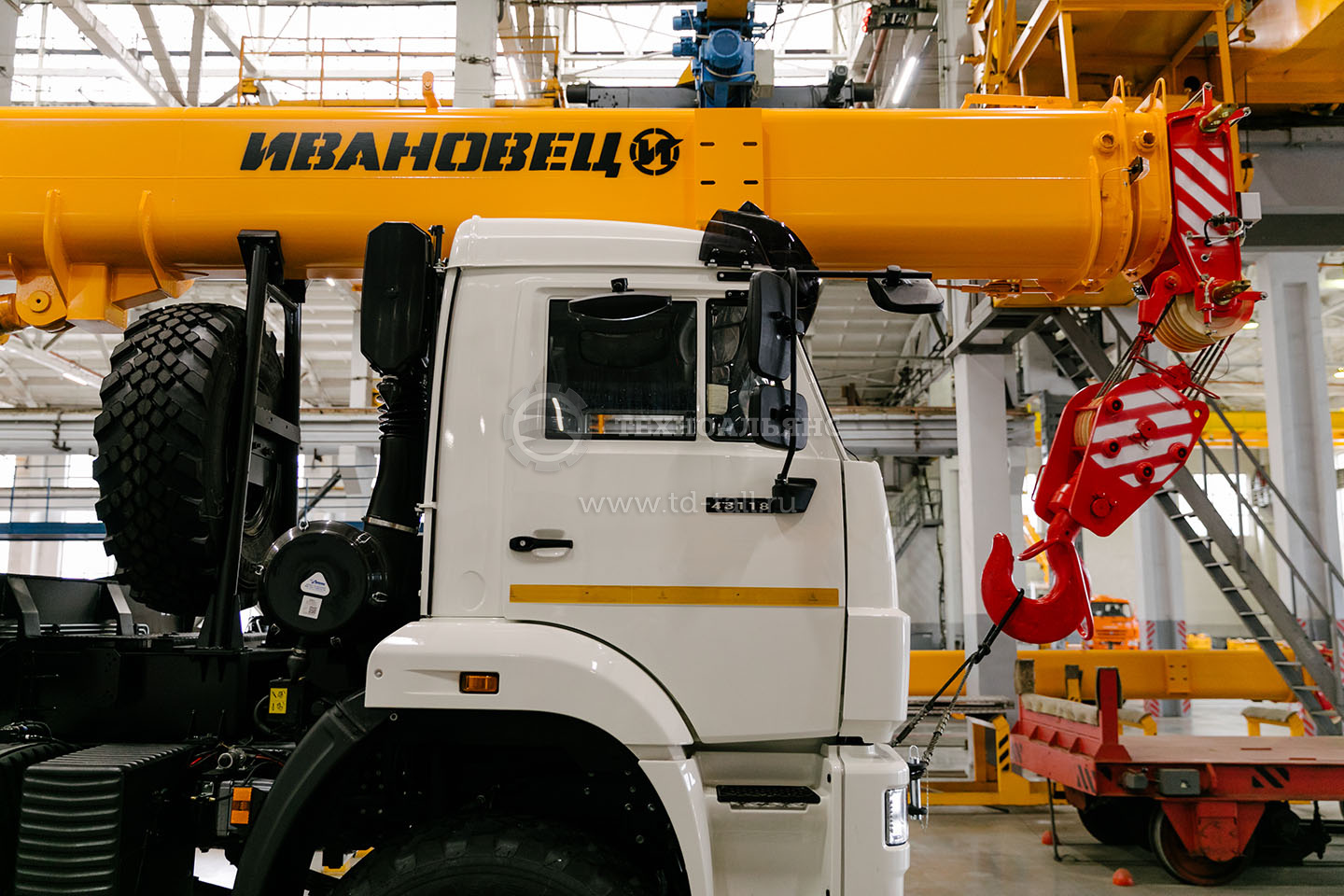 Автокран «Ивановец» КС-45717К-3В (стрела 23 м)