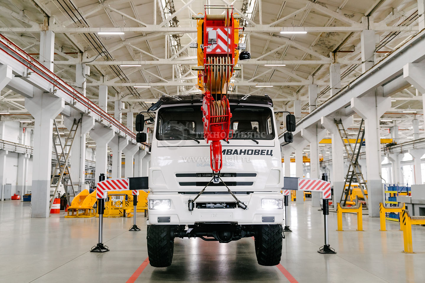 Автокран «Ивановец» КС-45717К-3В (стрела 21 м)