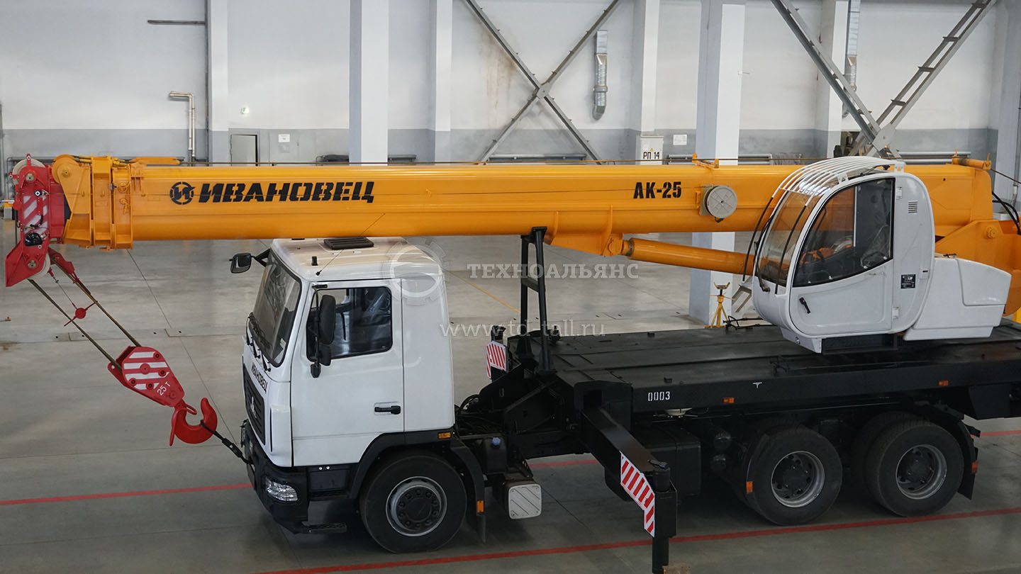 Автокран «Ивановец» КС-45717А-1Р