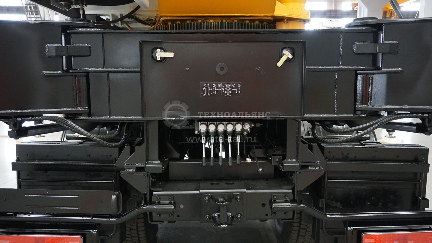 Автокран «Ивановец» КС-55744