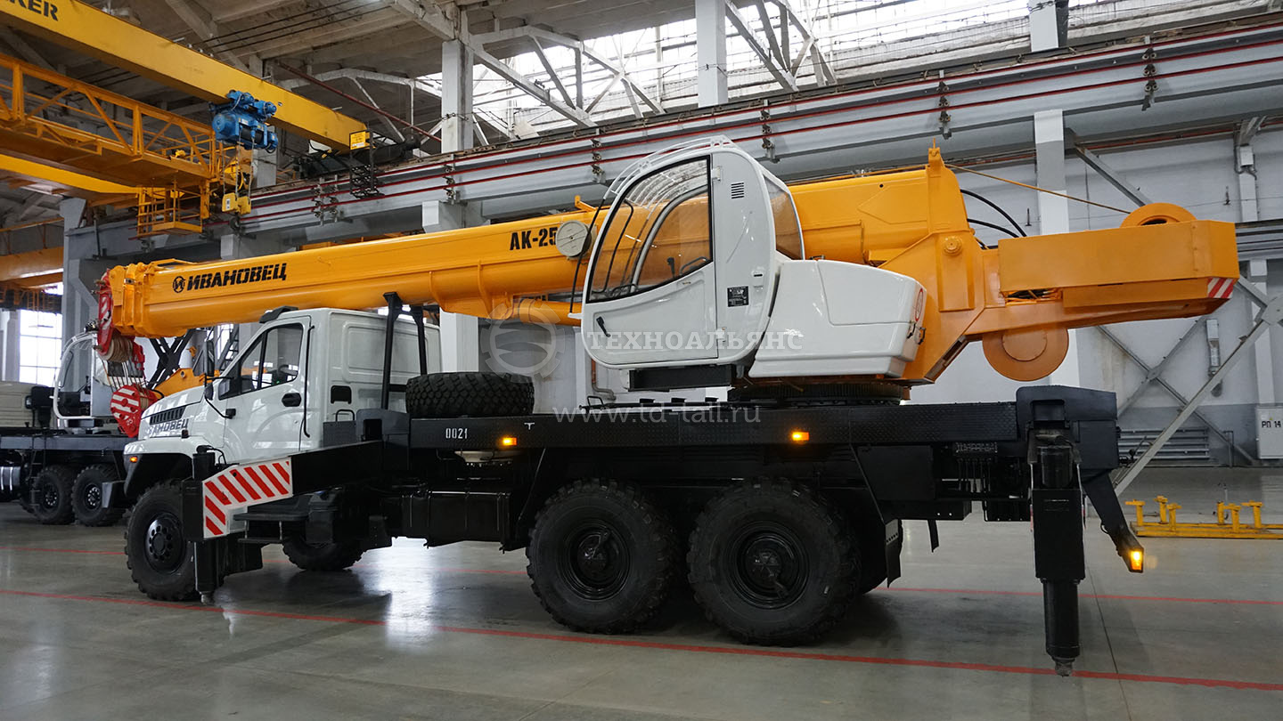 Автокран «Ивановец» КС-45717-2Р